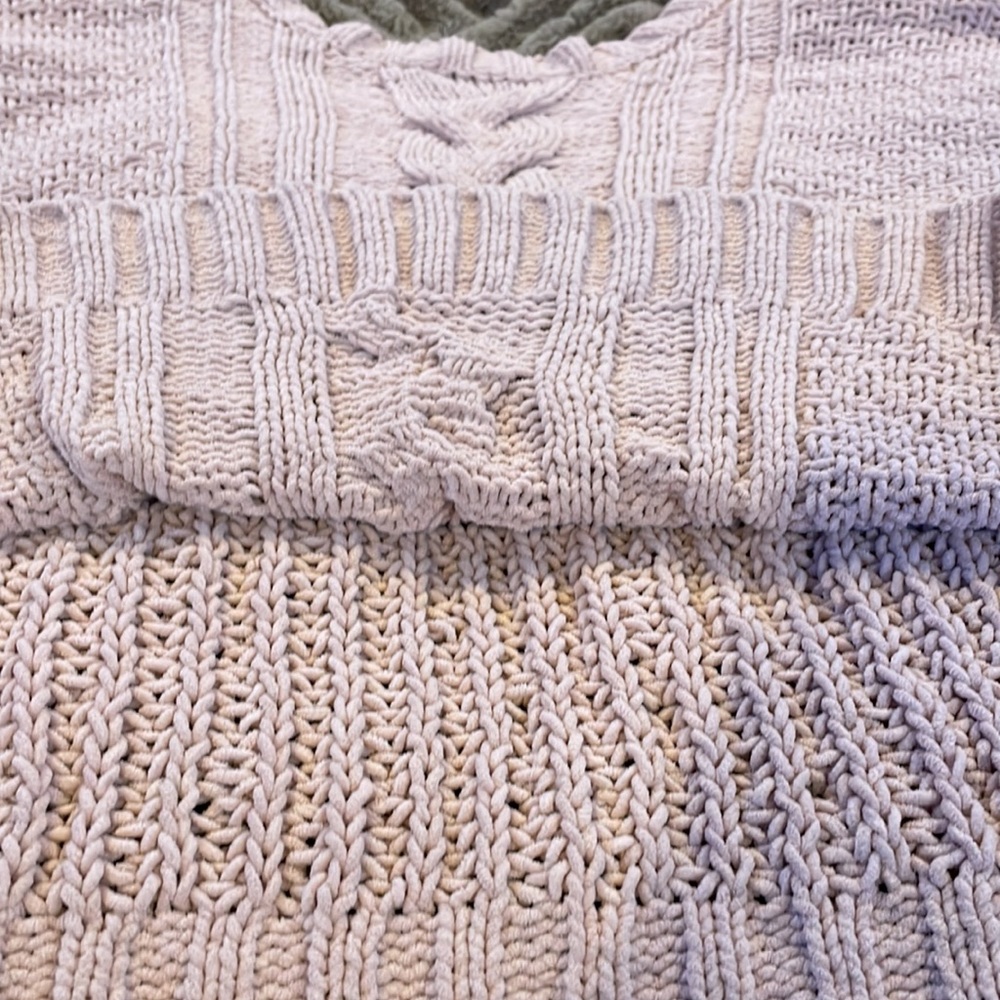 Pink sweater - Picture 2 of 3
